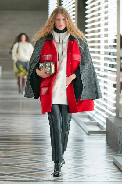 Look 15